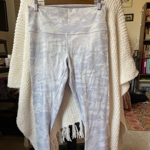 7/8 SIZE 12 LULULEMON ATHLETICA LEGGINGS